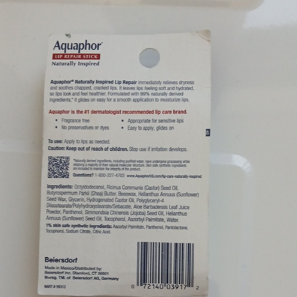 Aquaphor Aloe Vera Lip Repair Stick - White - Picture 2 of 3